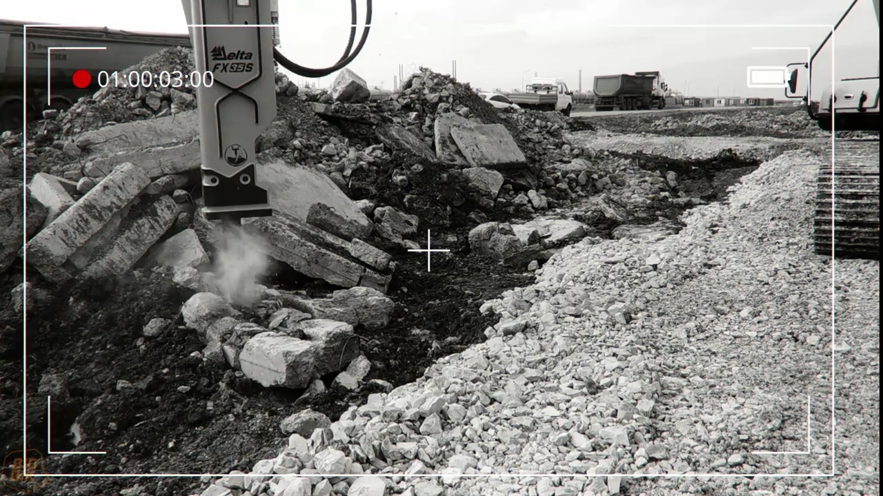 Экскаватор-погрузчик JCB3CX с гидромолотом RAY RHB68